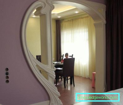 Арката между кухнята и хола Арката между кухнята и хола