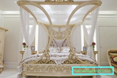Снимка: лампи с жълти абажури