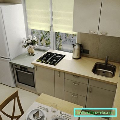 Проектирайте малка кухненска част от 7 квадратни метра. m с хладилник