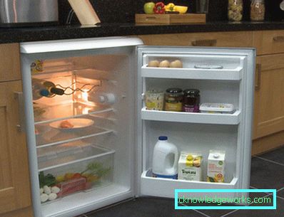 Двукамерен хладилник с ширина 50 см