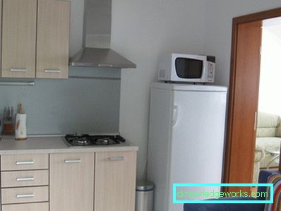 Мога ли да поставя хладилника до газовата печка? Мога ли да поставя хладилника до газовата печка?