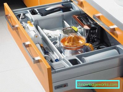 Пълнене на кухненски шкафове Пълнене на кухненски шкафове