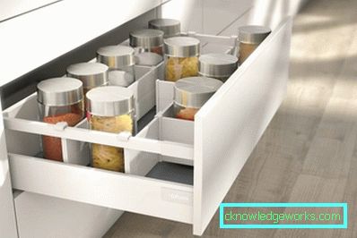Пълнене на кухненски шкафове Пълнене на кухненски шкафове