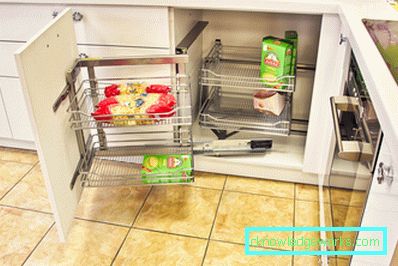 Пълнене на кухненски шкафове Пълнене на кухненски шкафове