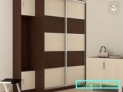 Плъзгащ се гардероб за горно облекло в зала Плъзгащ се гардероб за горно облекло в зала