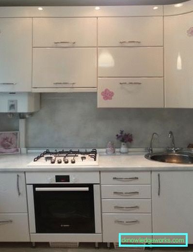 Шкафове за таван в модерна кухня Шкафове за таван в модерна кухня